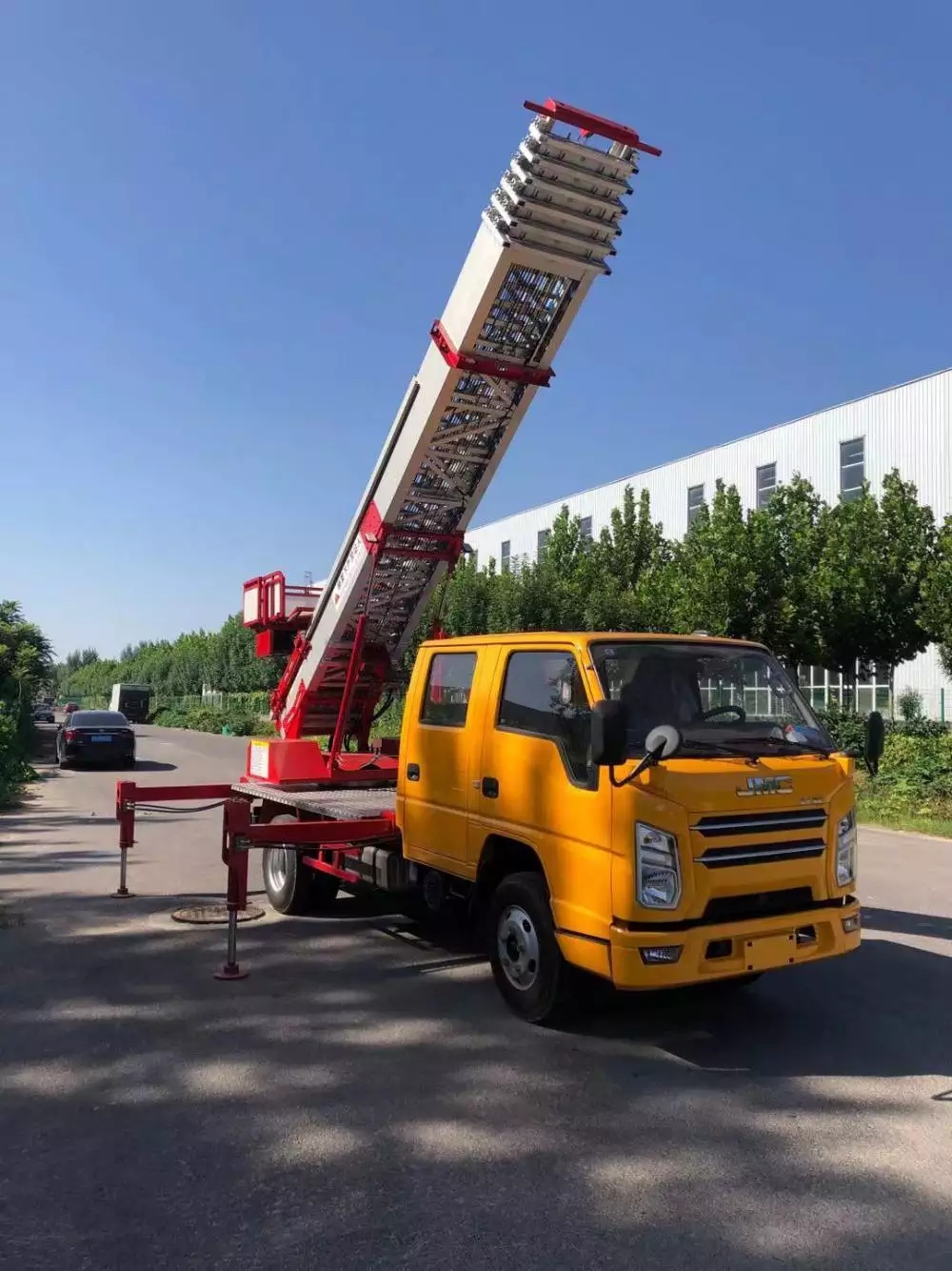 赣州章贡附近的云梯车出租服务：轻松解决高空作业需求