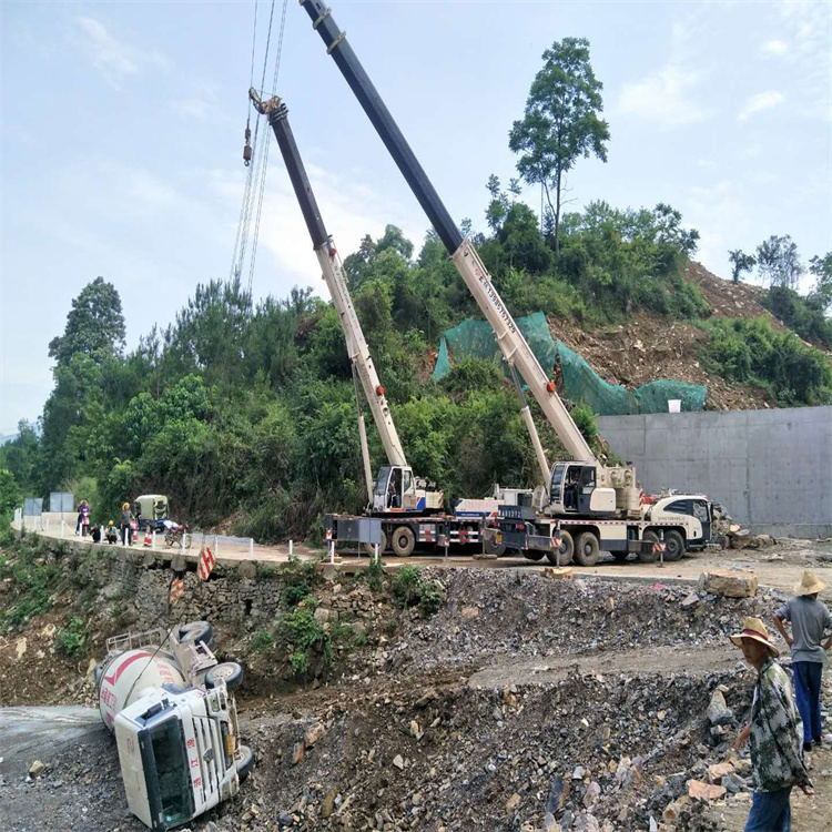 赣州章贡汽车掉沟里叫吊车救援要多少钱